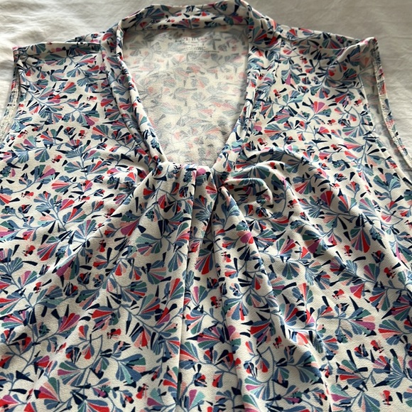 Beautiful wrinkle free too from Talbots. - Picture 4 of 4